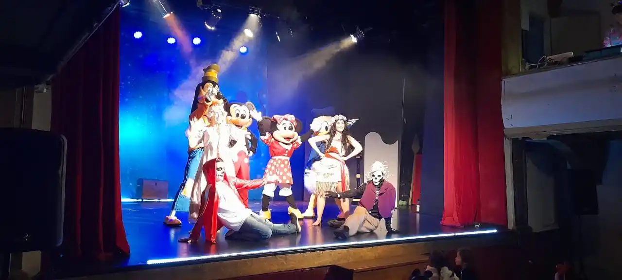 El Teatro Italia se vistió de fiesta con dos obras para los más pequeños