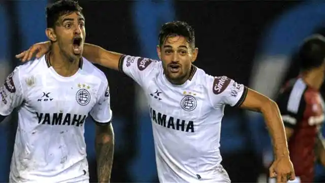 Lanús madrugó a Boca, que quedó lejos de la punta 