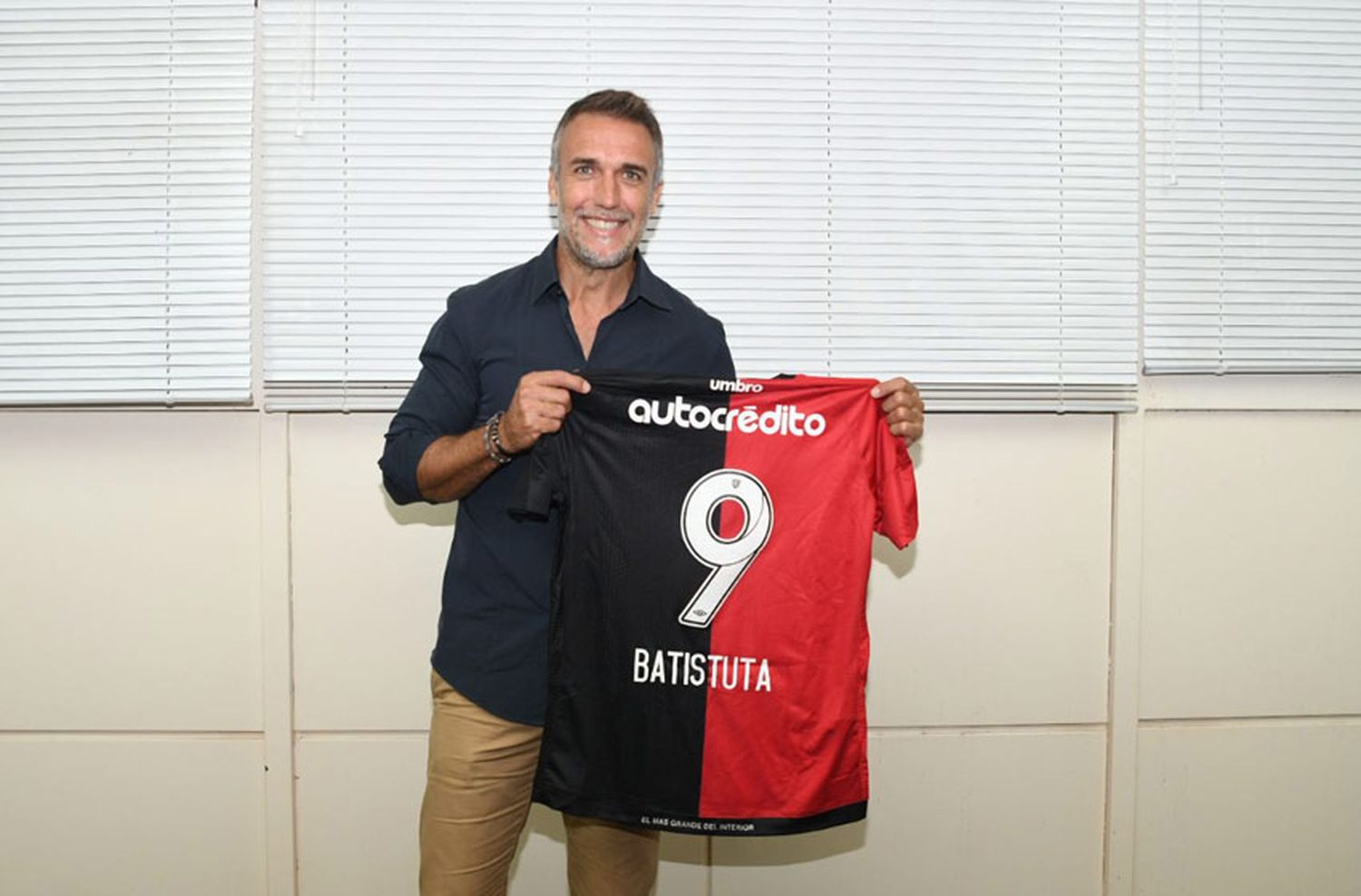 Batistuta, de visita por la pensión de Newell’s