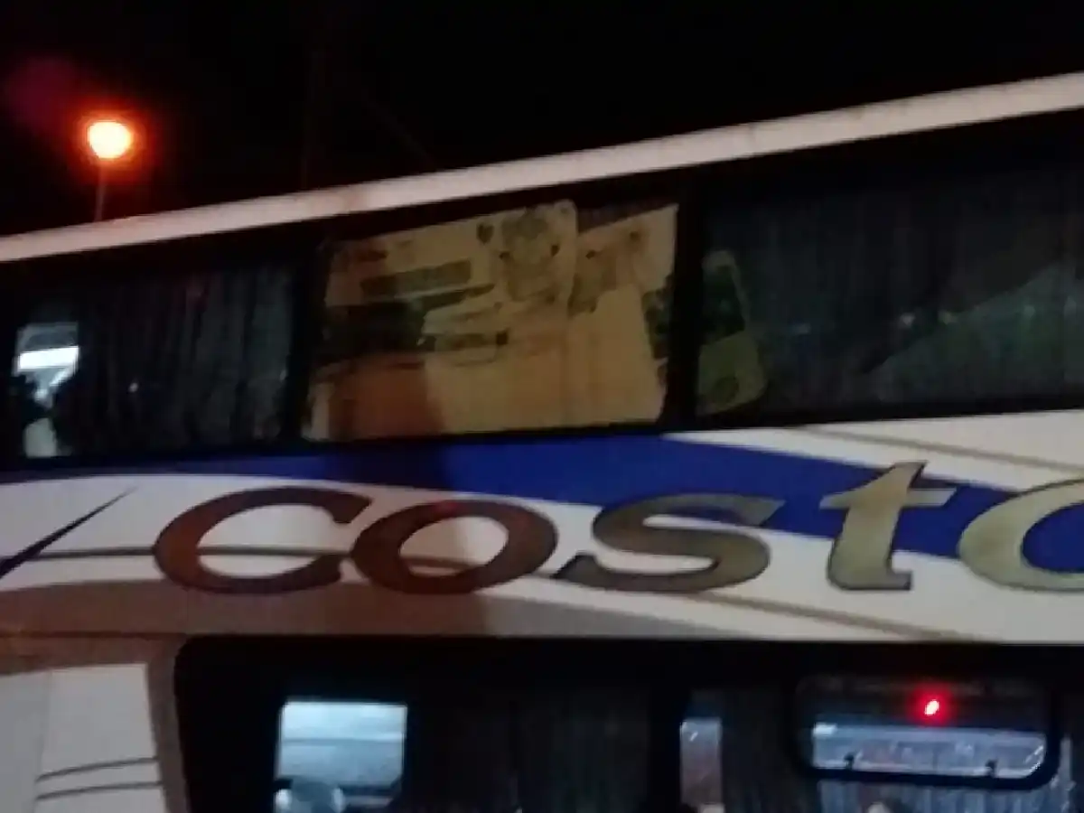 Colectivo con chicos sanfrancisqueños  fue atacado a piedrazos en Córdoba