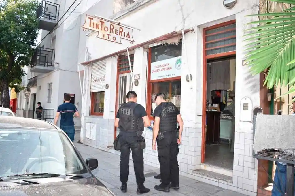 Violento asalto en una tintorería