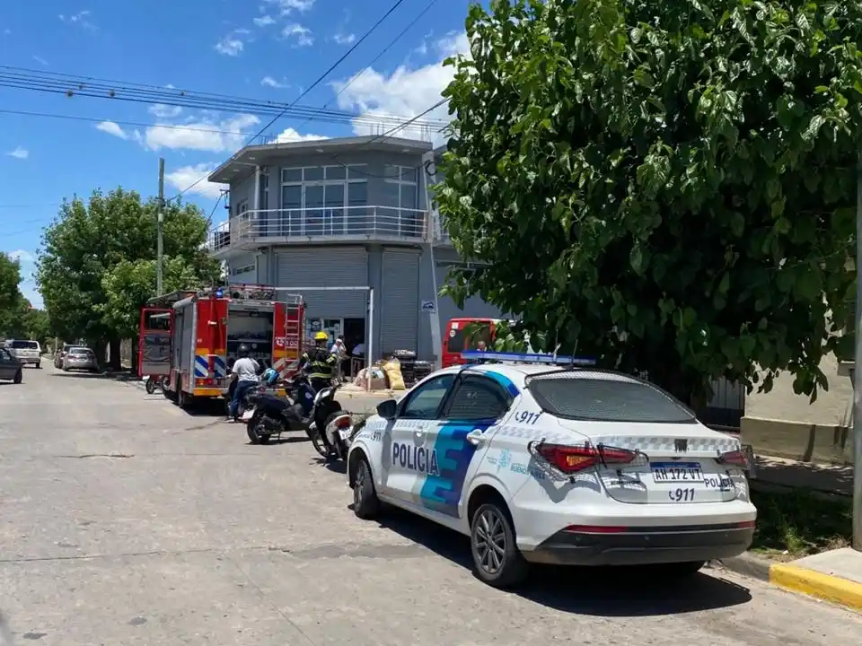 Los bomberos trabajaron con equipos de respiración autónoma.
