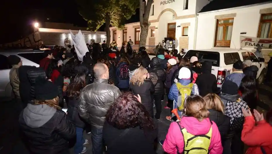 Otro día de protestas y reclamos frente a la residencia de Alicia Kirchner