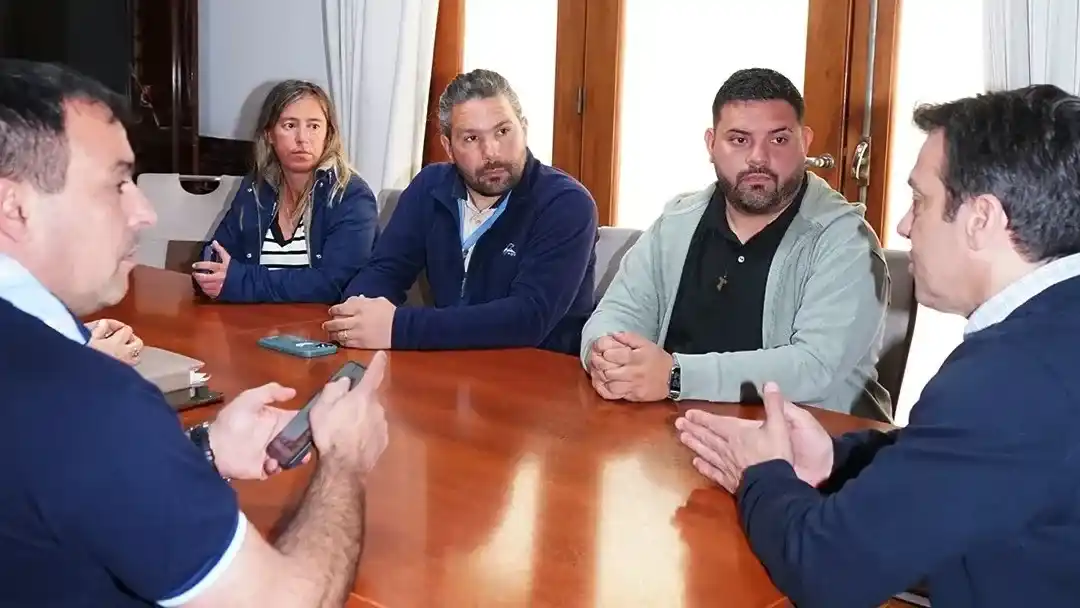 Encuentro. Autoridades nacionales de Scouts con el intendente Rojas