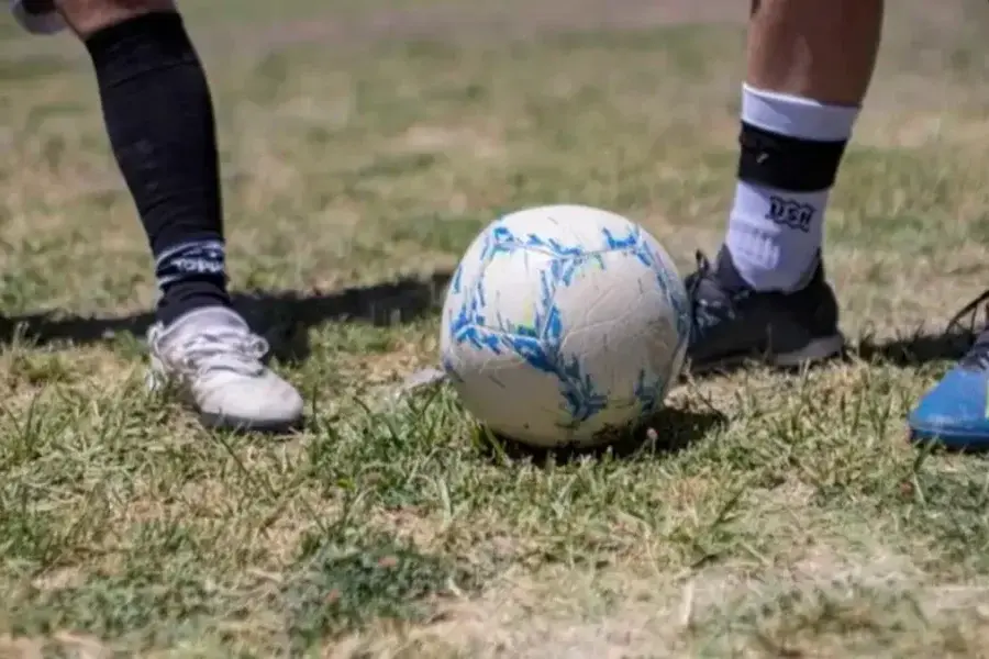 Trágica pérdida: un hombre de 58 años murió mientras jugaba un partido de fútbol