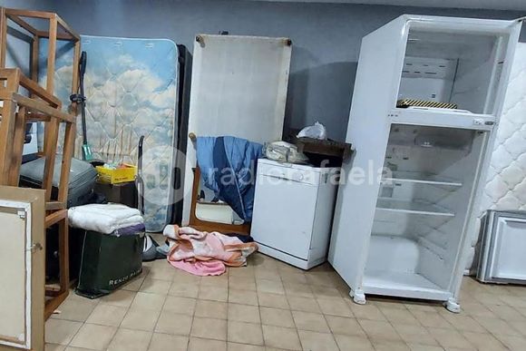En requisas policiales, hallaron habitaciones usadas como “aguantaderos” con varios elementos robados
