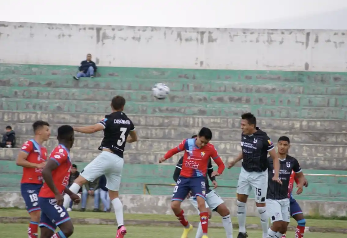 Fútbol: Oneto en el triunfo de Universidad Católica de Ecuador