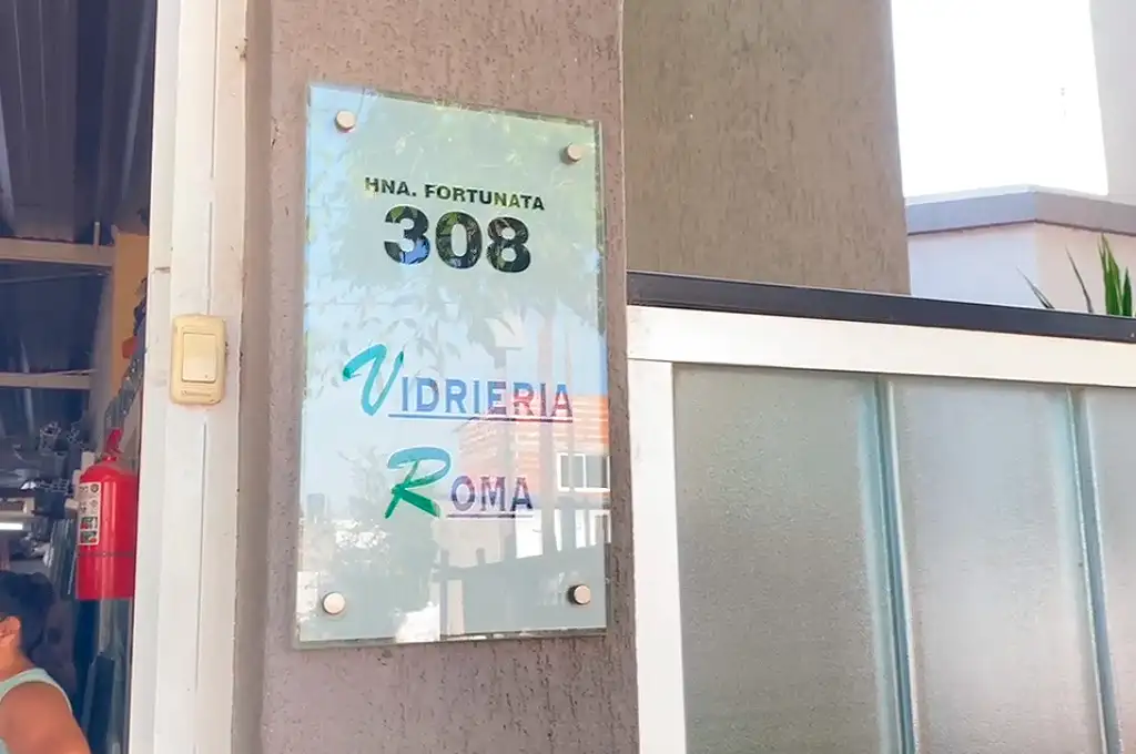 Marcelo Ulrich- Propietarios	25 años de calidad en vidrios, espejos y aberturas en Vidriería Roma - 3