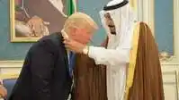 Trump llegó a Arabia Saudita en su primera gira internacional