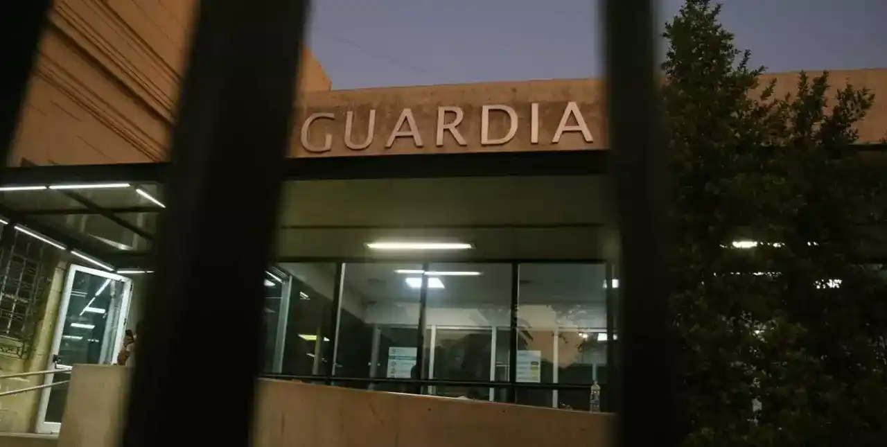 Santa Fe: mientras atendía a un cliente un peluquero recibió un tiro en la nuca