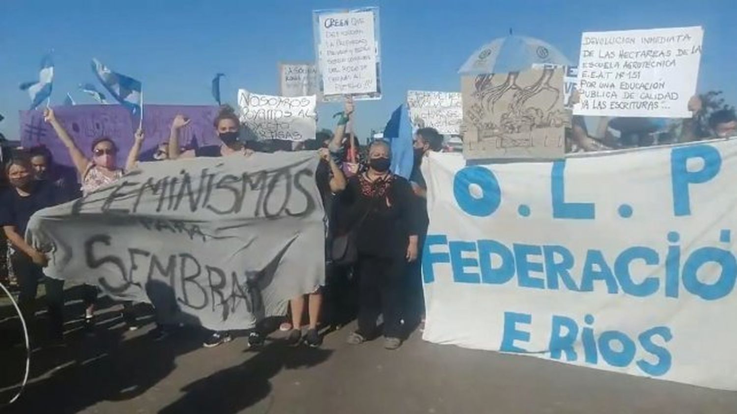 Movimientos sociales se manifiestan frente al campo