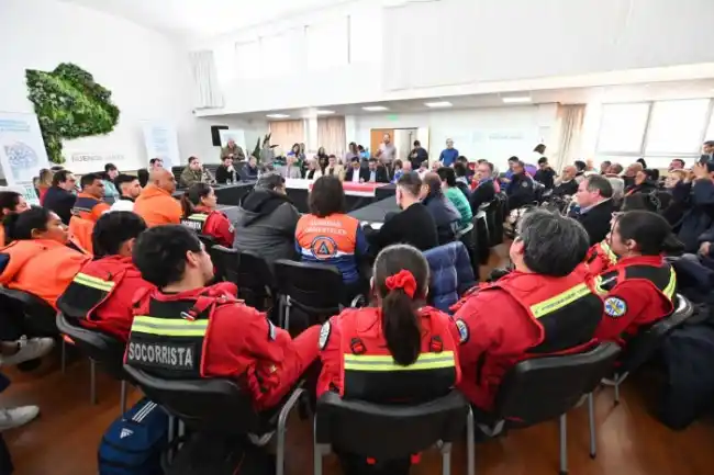 Participaron también bomberos, rescatistas, scouts y voluntarios.
