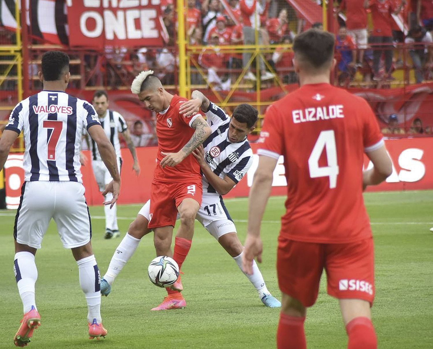 Talleres avanzó a costa de Independiente