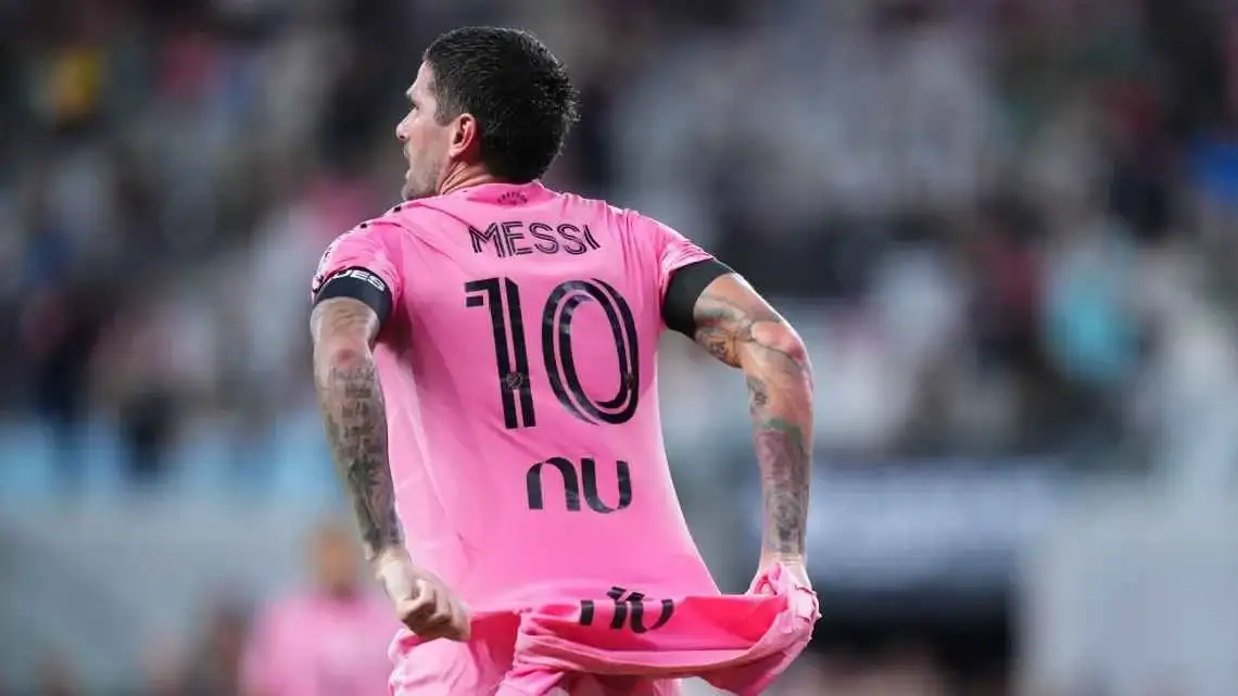 El emotivo gesto de Rodrigo De Paul a Lionel Messi y su familia durante el partido del Inter Miami