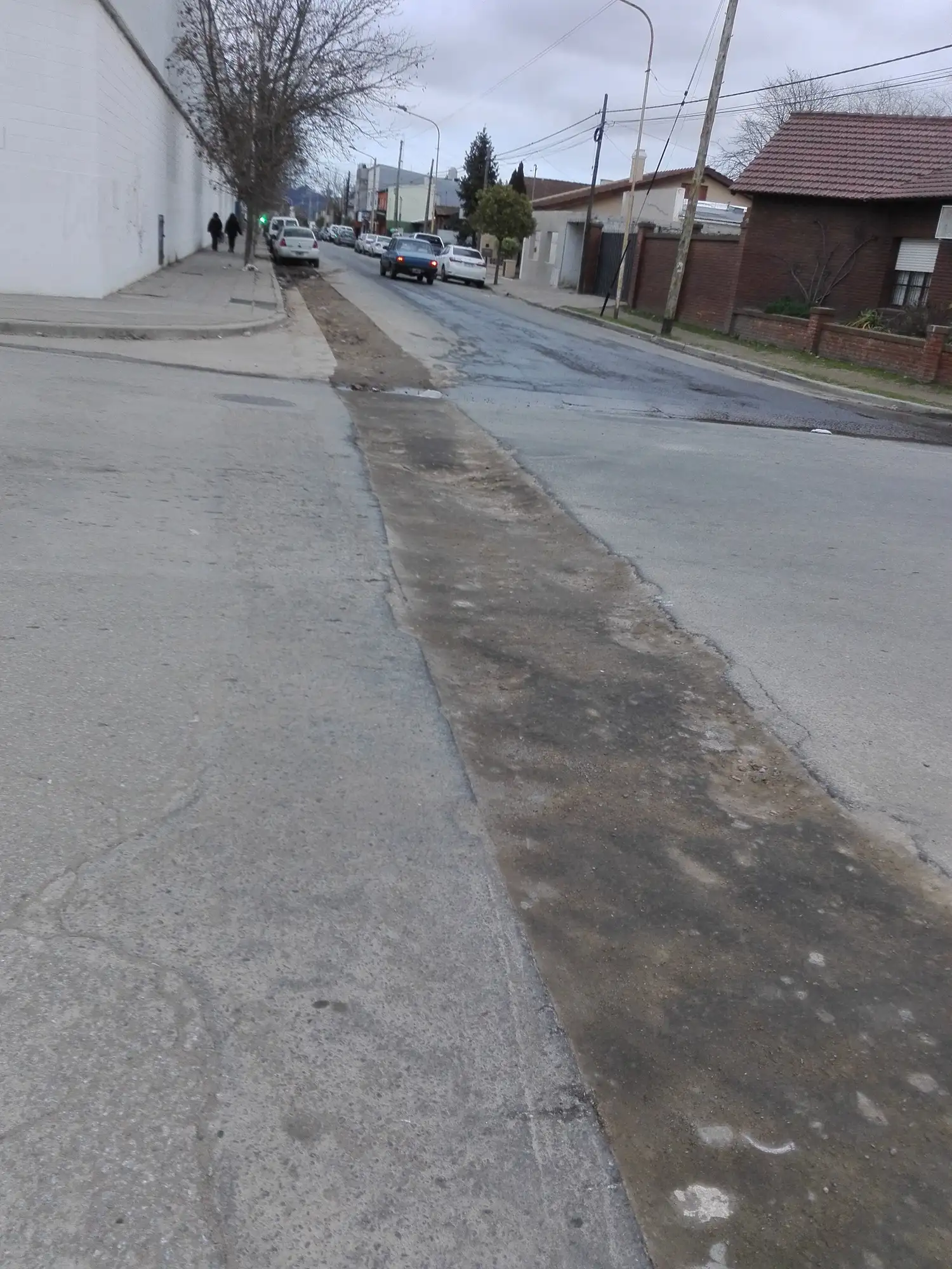 "Desnivel peligroso para el tránsito"