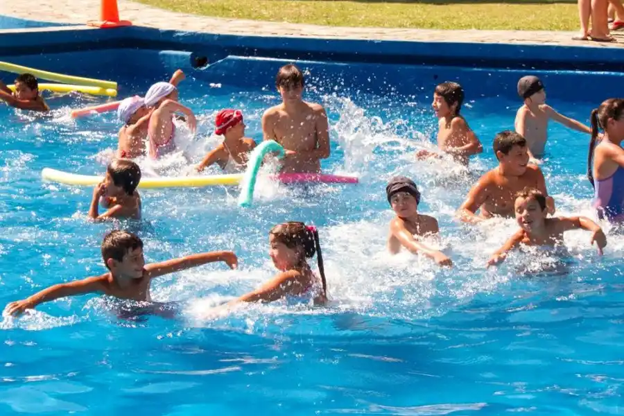 Todo lo que tenés que saber sobre la temporada de verano y colonia de vacaciones en el Sindicato Luz y Fuerza