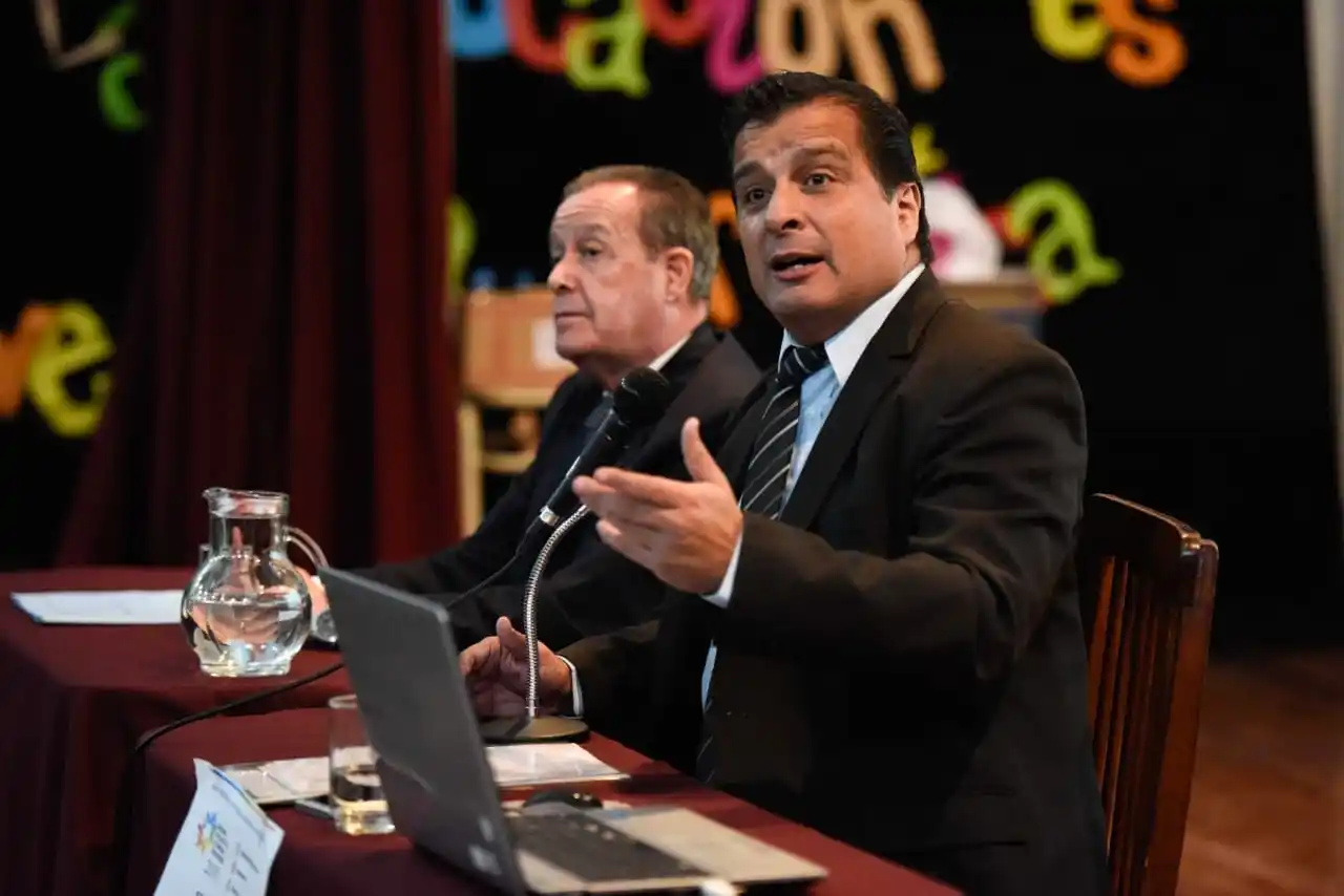  "El gobierno que asuma deberá renegociar la deuda externa para permitir el crecimiento de Argentina"