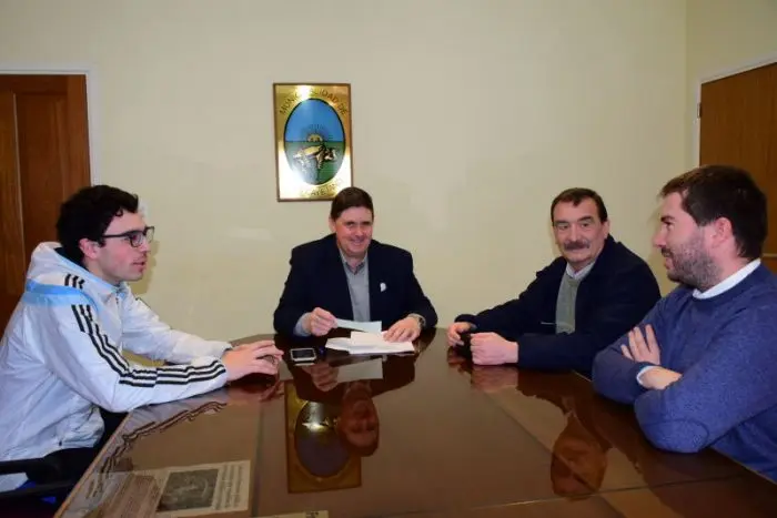 SAN CAYETANO: Entregaron $430.000 al Club de Pelota para cambiar el techo