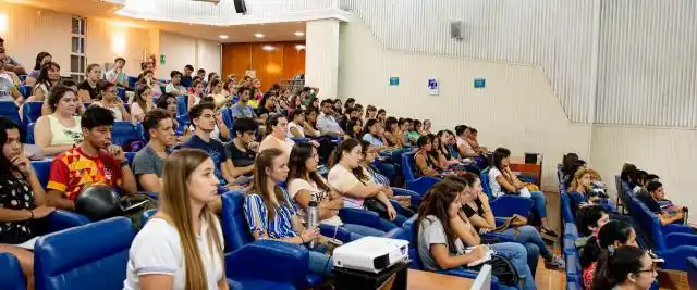 Más de 120 interesados asistieron a la convocatoria del Becario para participar en  apoyo escolar