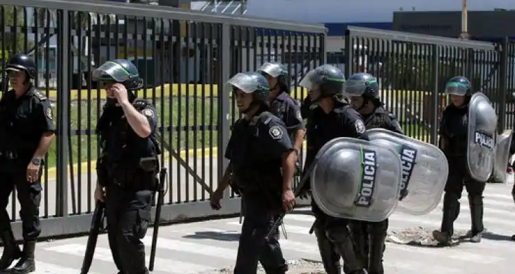 Llegaron 10 policías de Infantería para reforzar la seguridad
