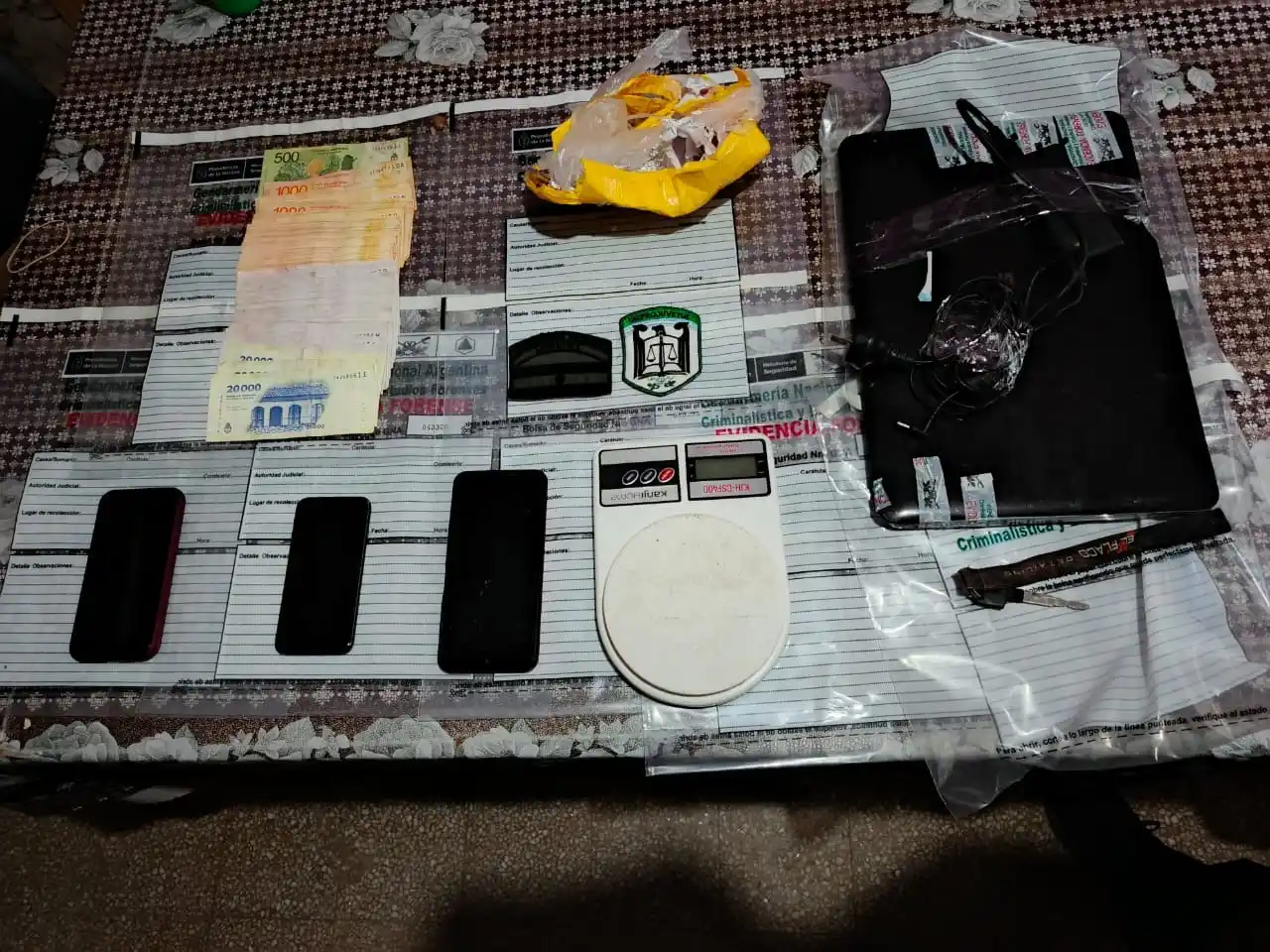 Parte de lo secuestrado durante el operativo en Venado.