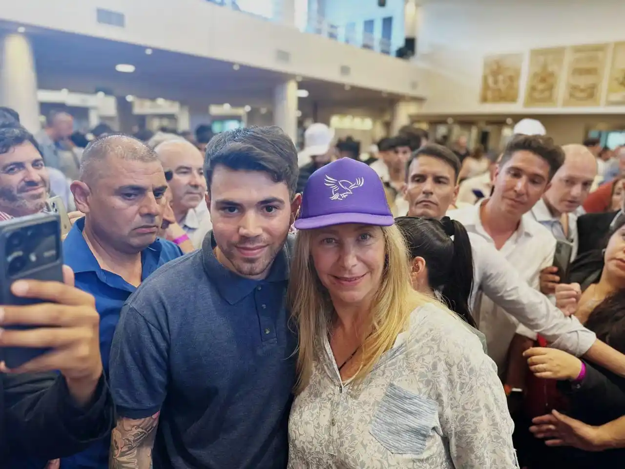 Yoel Acien y Karina Milei