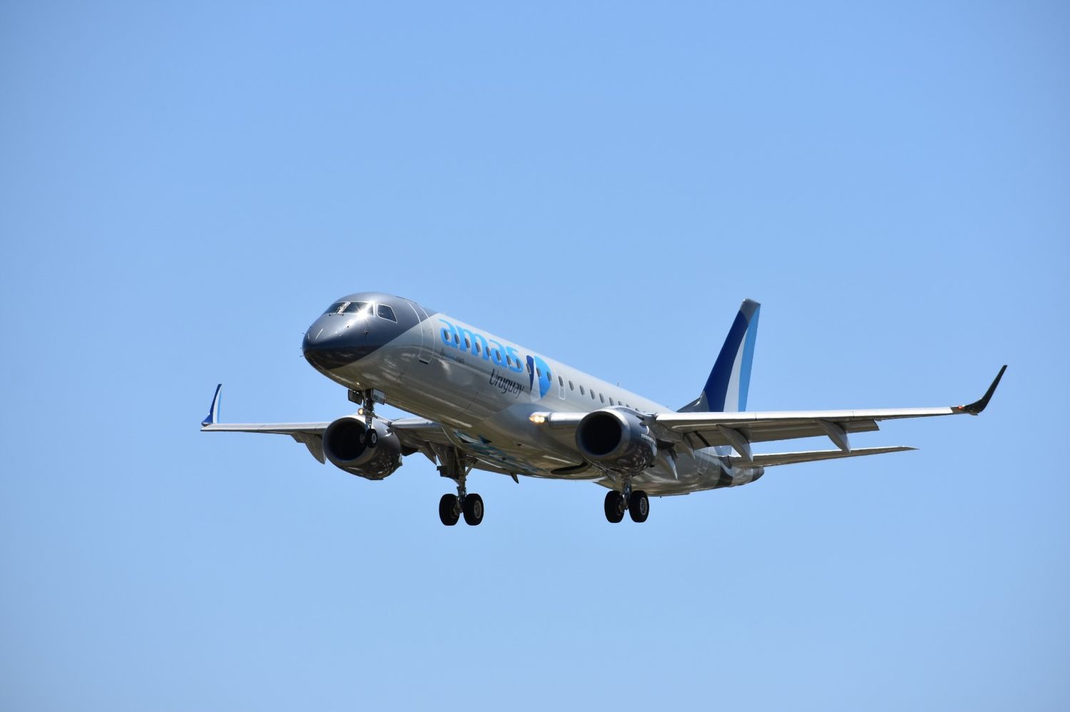 Amaszonas Uruguay recibio el primer E190