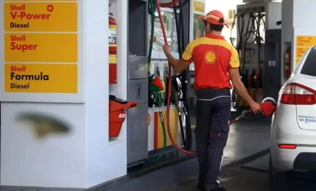 Bajó el precio de los combustibles