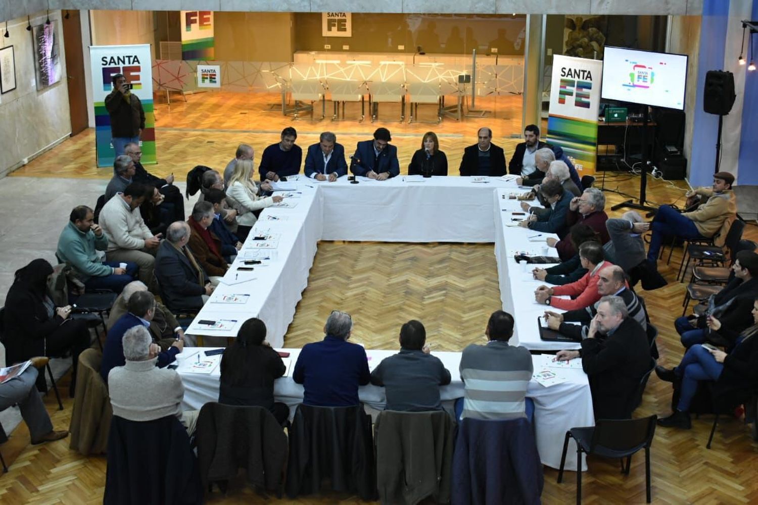 Las provincias lecheras se reunieron con entidades para analizar la situación del sector
