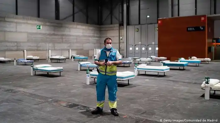 España reporta 394 muertes en 24 horas