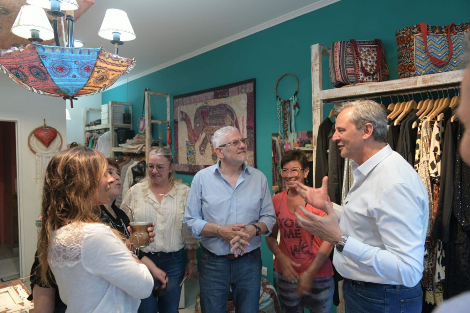 Bahl recorrió La Paz y dialogó con comerciantes y vecinos