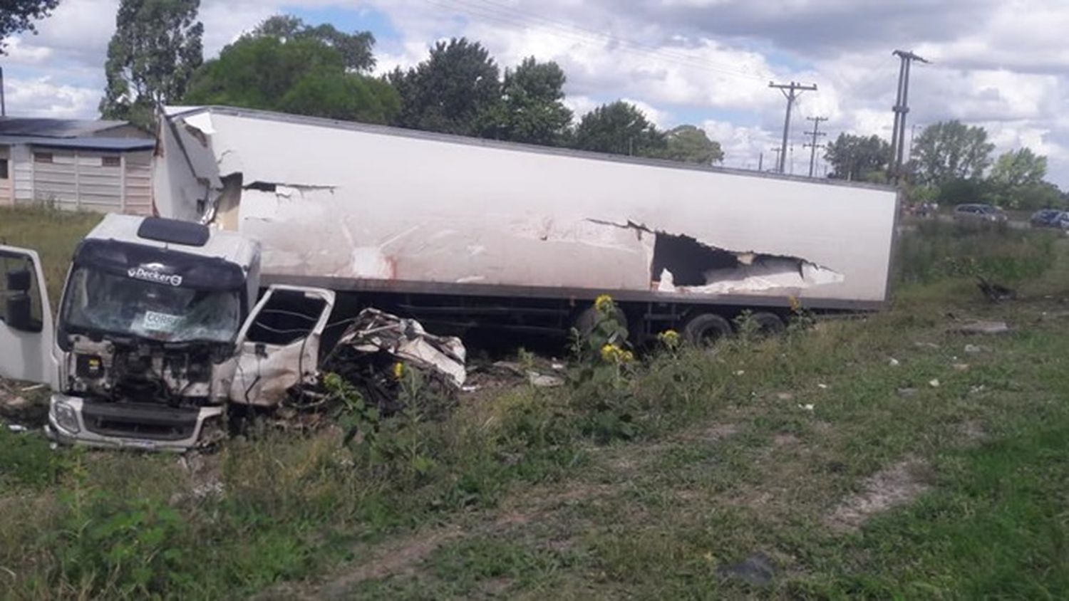 Azul: Un muerto al chocar dos camiones en la Ruta 51