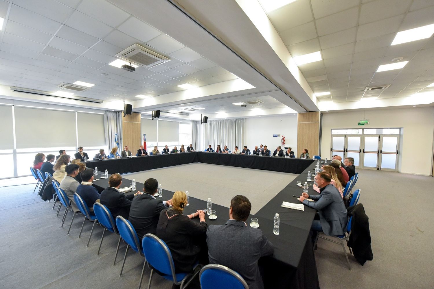 Gustavo Bordet en reunión de gabinete octubre 2023