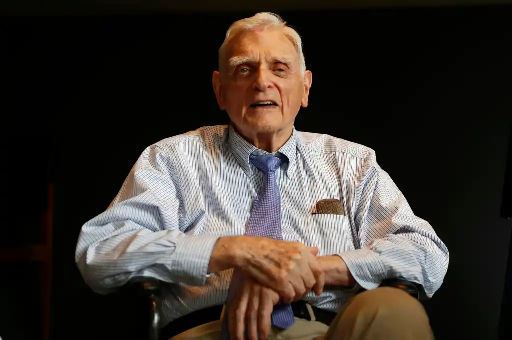 A los 100 años, murió John Goodenough, premio Nobel de Química