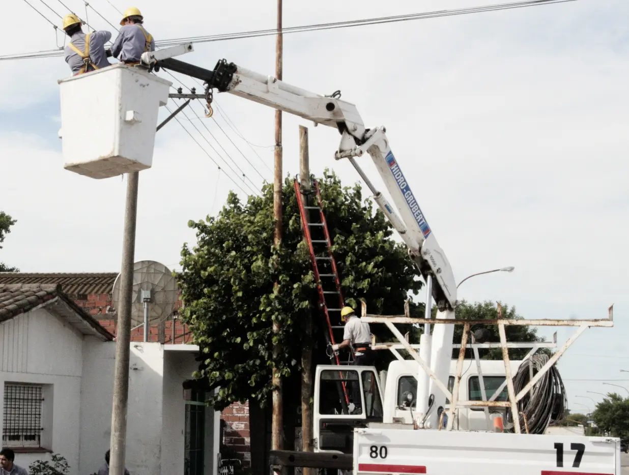 Realizan trabajos de limpieza y desobstrucción en bocas de tormenta