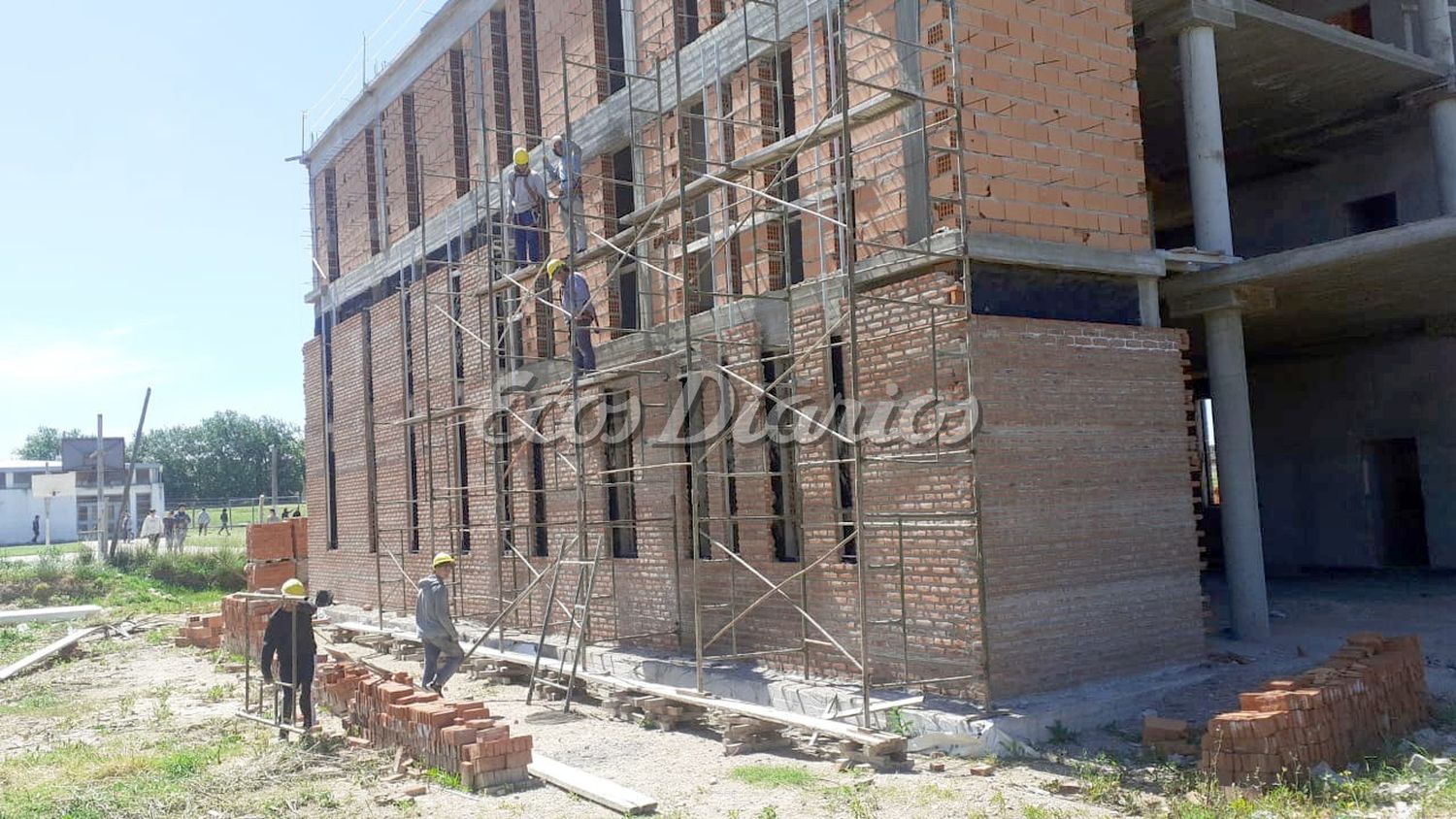 Labor. Ayer, en la construcción de 55 y 58