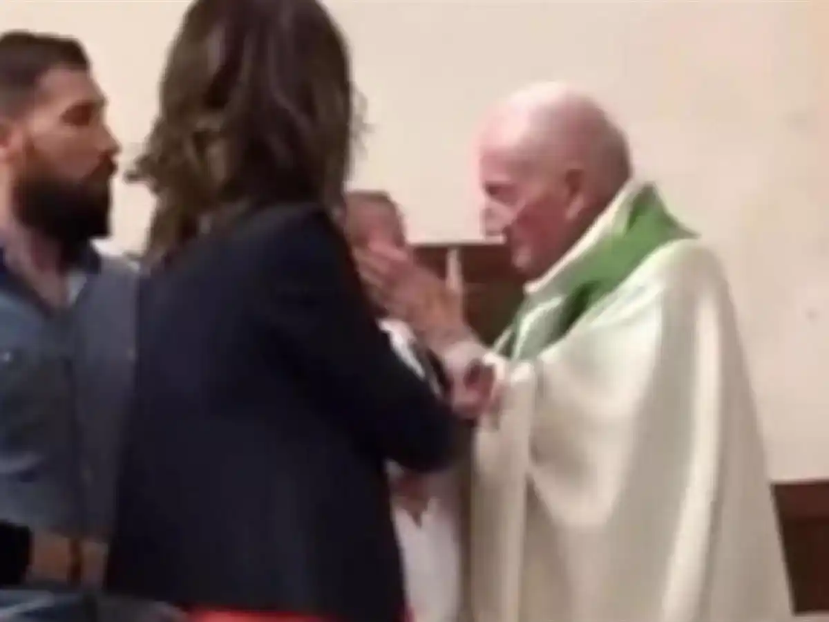 [VIDEO] Francia: en pleno bautismo un sacerdote cacheteó a un bebé