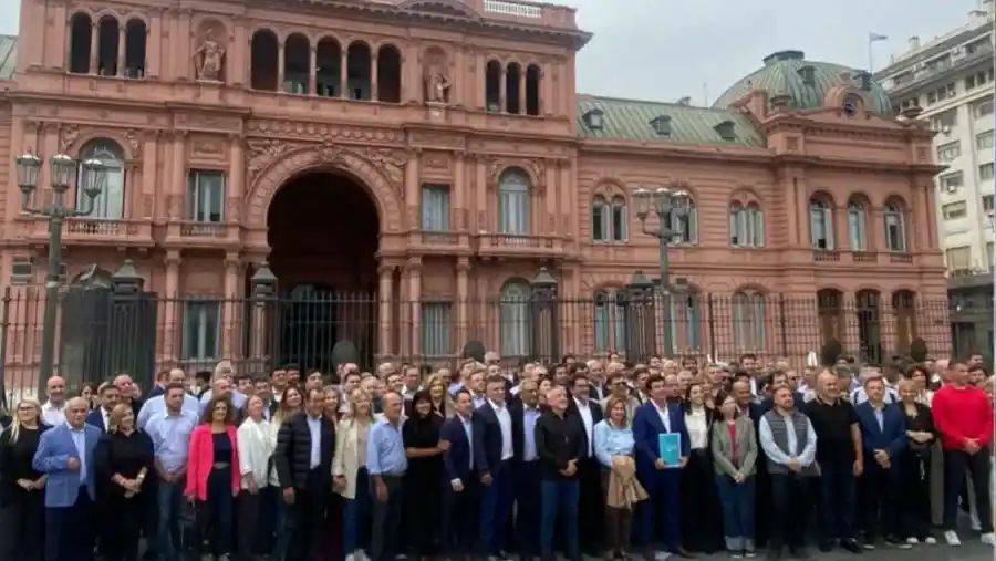 Intendentes marcharon al Ministerio de Economía por fondos retenidos
