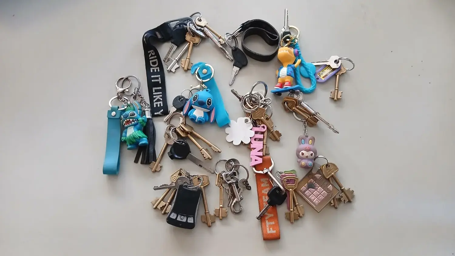 Pasá a buscar tus objetos perdidos por Liniers 71.