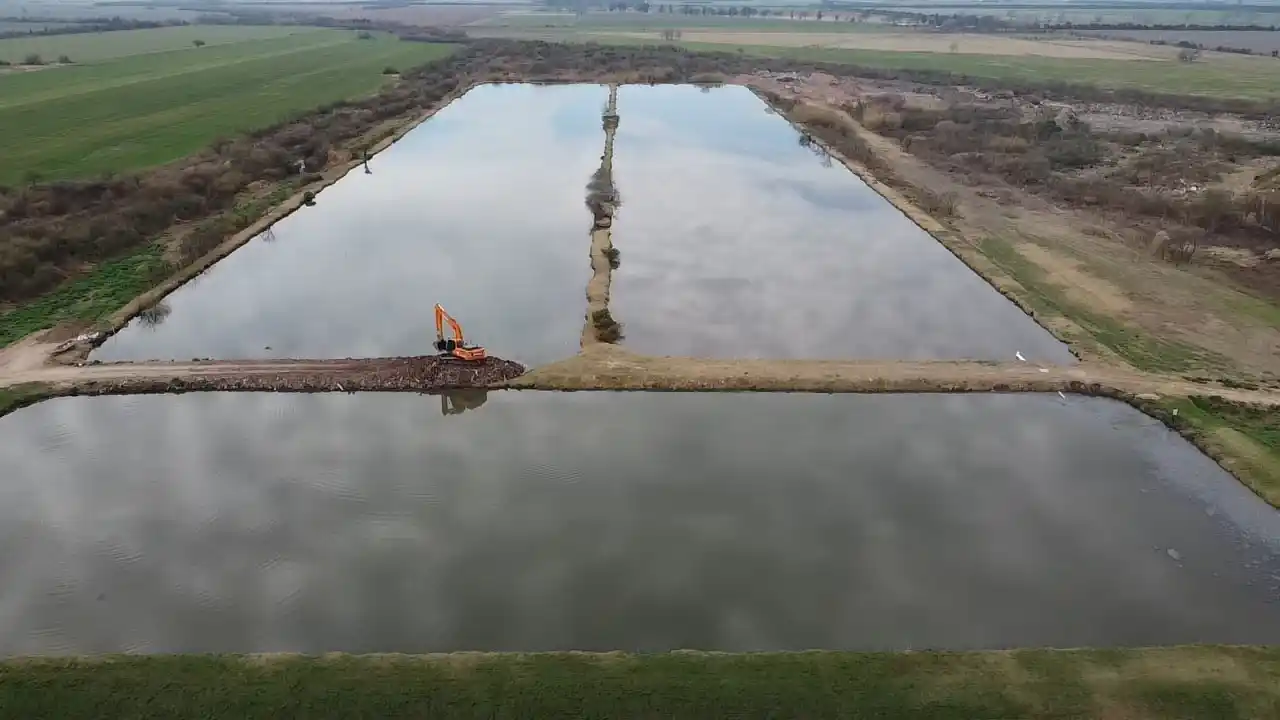 Sunchales profundiza el cuidado ambiental: limpiaron las lagunas de depuración de líquidos cloacales