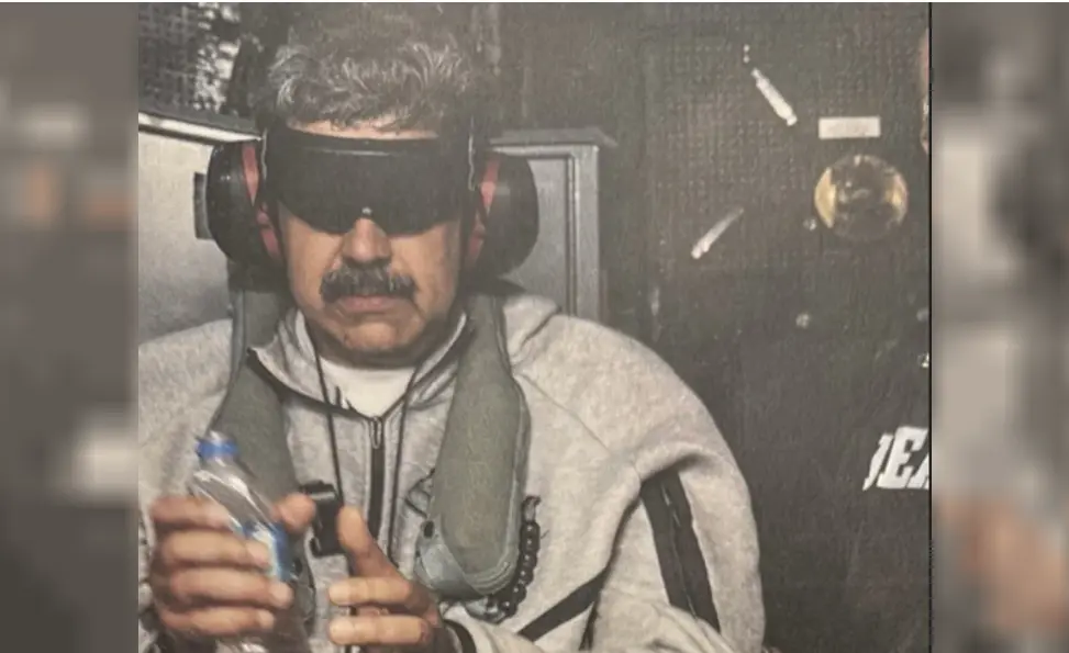Maduro ataviado con el conjunto Nike que usan raperos como Central Cee, estrellas del baloncesto como Kevin Durant y equipos de fútbol como el FC Barcelona.