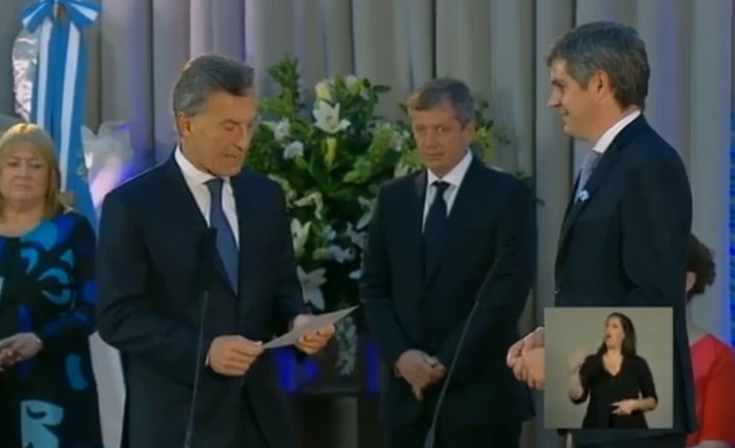 El presidente Mauricio Macri le tomó juramento a sus ministros 
