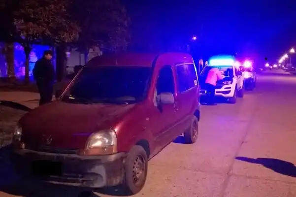 Escapó de un control, lo persiguieron y al atraparlo trató de huir a pie