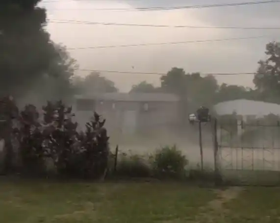 Voladura de techos por fuertes vientos en Laguna Blanca