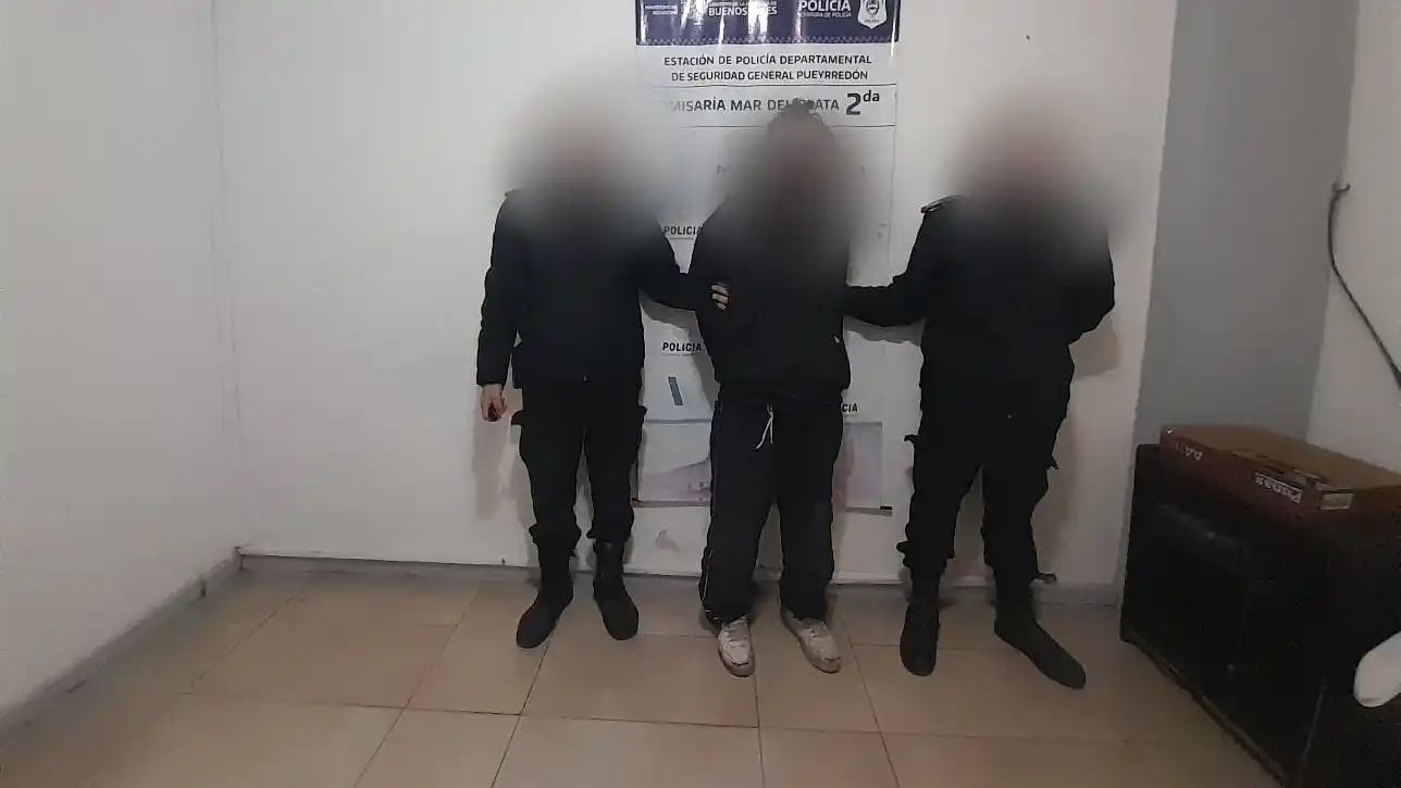 El sujeto fue notificado de la formación de causa por desobediencia, violación de domicilio, amenazas y atentado agravado contra la autoridad.