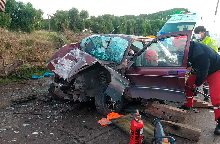 Padre e hijo accidentados en un fuerte choque con camión de basura