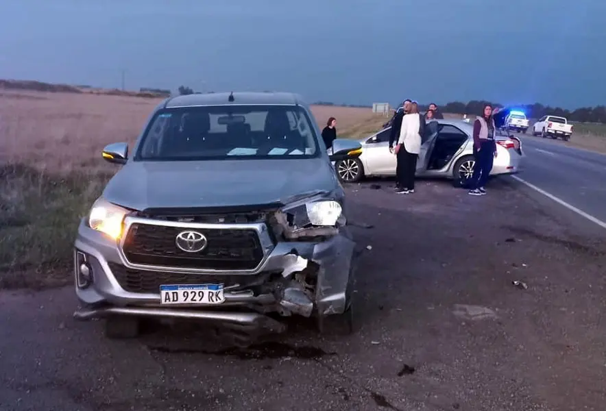 Quedó atrapado en el auto, tras una colisión