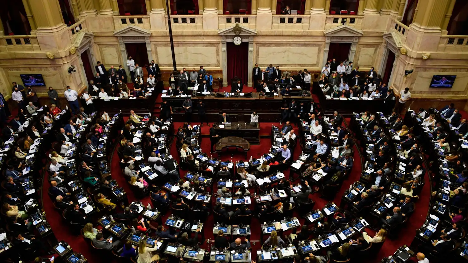 La discusión se dará en medio de la tensión cambiaria.