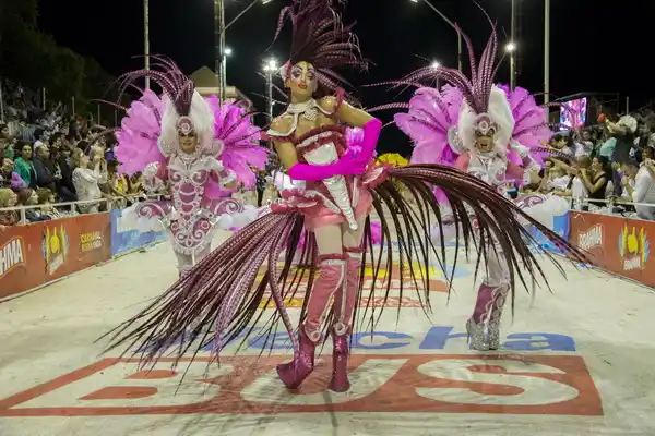 El Carnaval del País vivió su séptima noche y comenzó la cuenta regresiva
