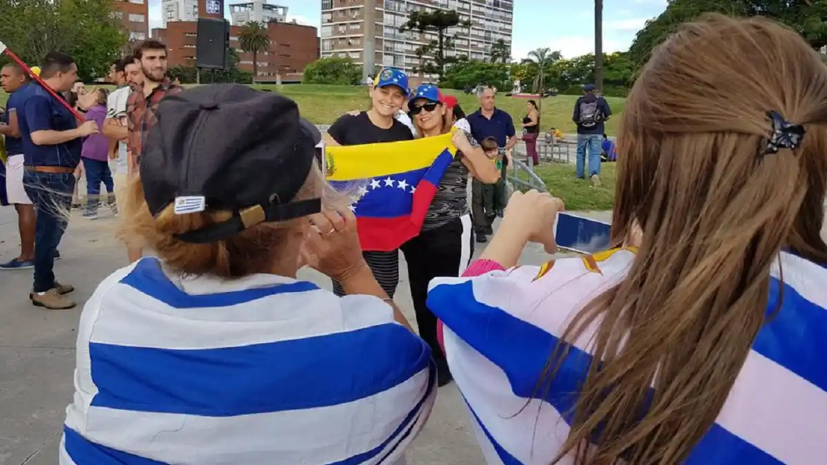 ¡EL COLMO! Funcionaria pública de Uruguay implicada con banda de trata de migrantes venezolanos